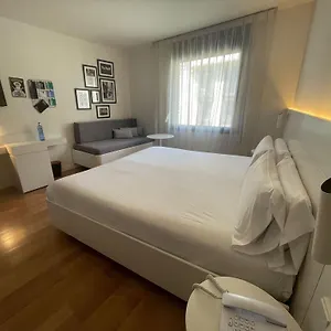Pol & Grace 4*, Barcelona Spain